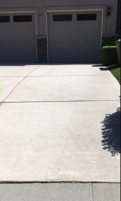 Driveway uniform and clean after pressure washing